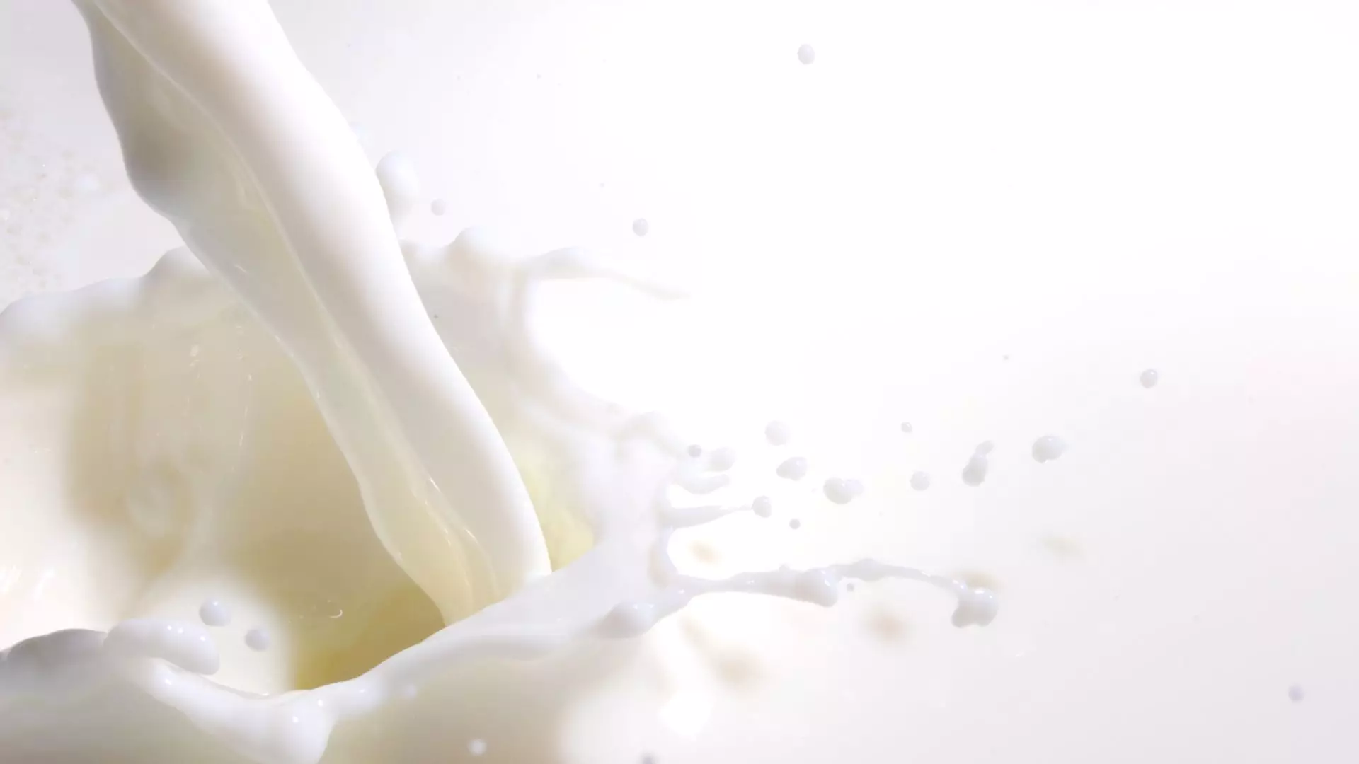 trattamento pre-solare con maschera al latte